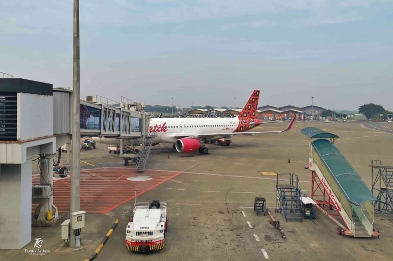 Ilustrasi sebuah pesawat yang bersiap boarding di Terminal 2 Soetta. Sumber: dokumentasi pribadi