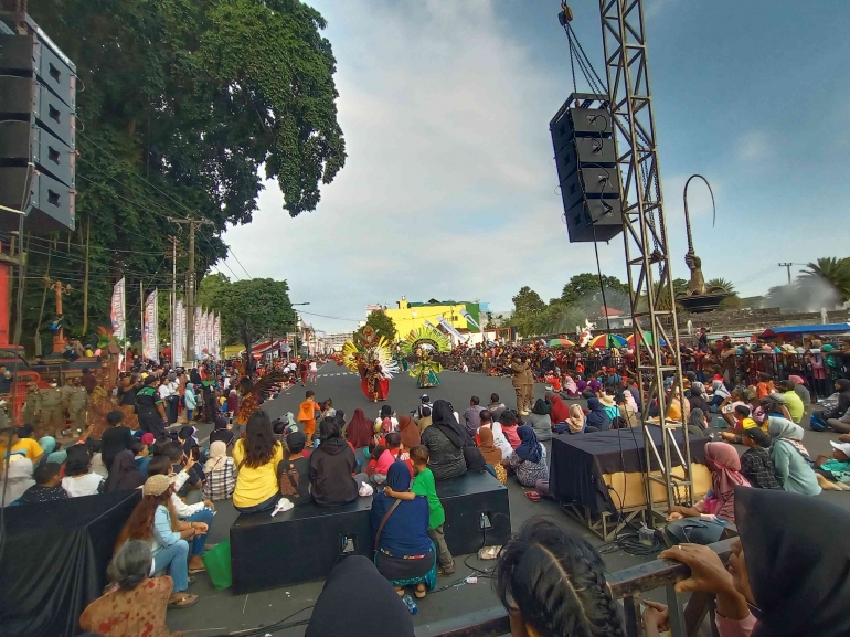 Peserta menuju finis di Aloon-aloon Kota Blitar - Dok. Mochammad Luki Azhari