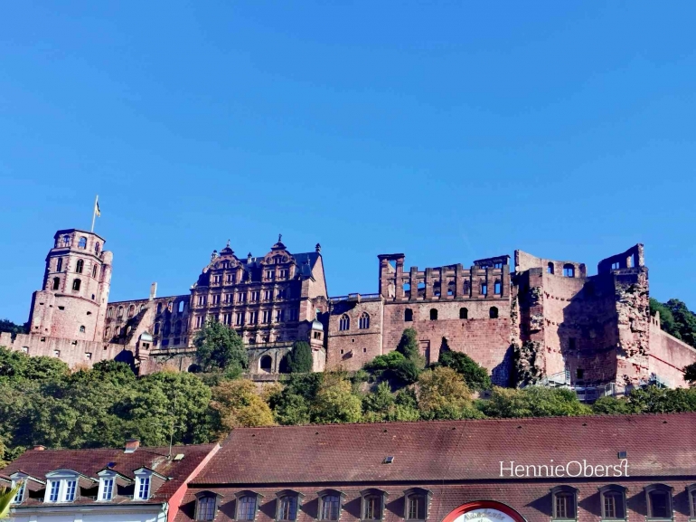 Kastel Heidelberg di atas kota tua| foto: HennieOberst—