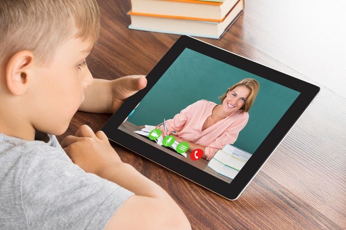 Jaga komunikasi dengan anak lewat video call| Dok Istockphotos via nova.grid.id