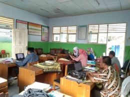 Dok Aminudin Guru-guru SMPN 2 Angsana mengikuti kegiatan Seminar Daring Gembira Menuju SRA di dalam kelas, Sabtu (27/8/2022)