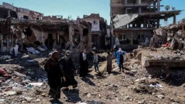Kota Cizre dihancurkan oleh pertempuran antara pasukan Turki dan PKK : Foto AFP