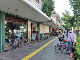 Rehat sejenak di restoran dan cafe legendaris di Kawasan Cikini. Dokumen pribadi.