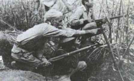 Seorang India/Gurkha ditengah pasukan Republik (Arsip Album Perjuangan Kemerdekaan 1945-1950)