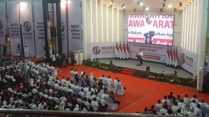 Presiden Joko Widodo membuka musyawarah rakyat (Musra) I Jawa Barat di GOR Sport Jabar, Arcamanik, Kota Bandung, Minggu (28/8/2022). Sumber: Tribun Jabar
