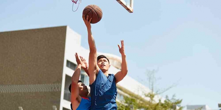 Basket bisa menambah stamina dan melatih koordinasi gerakan | Foto: sehatq.com