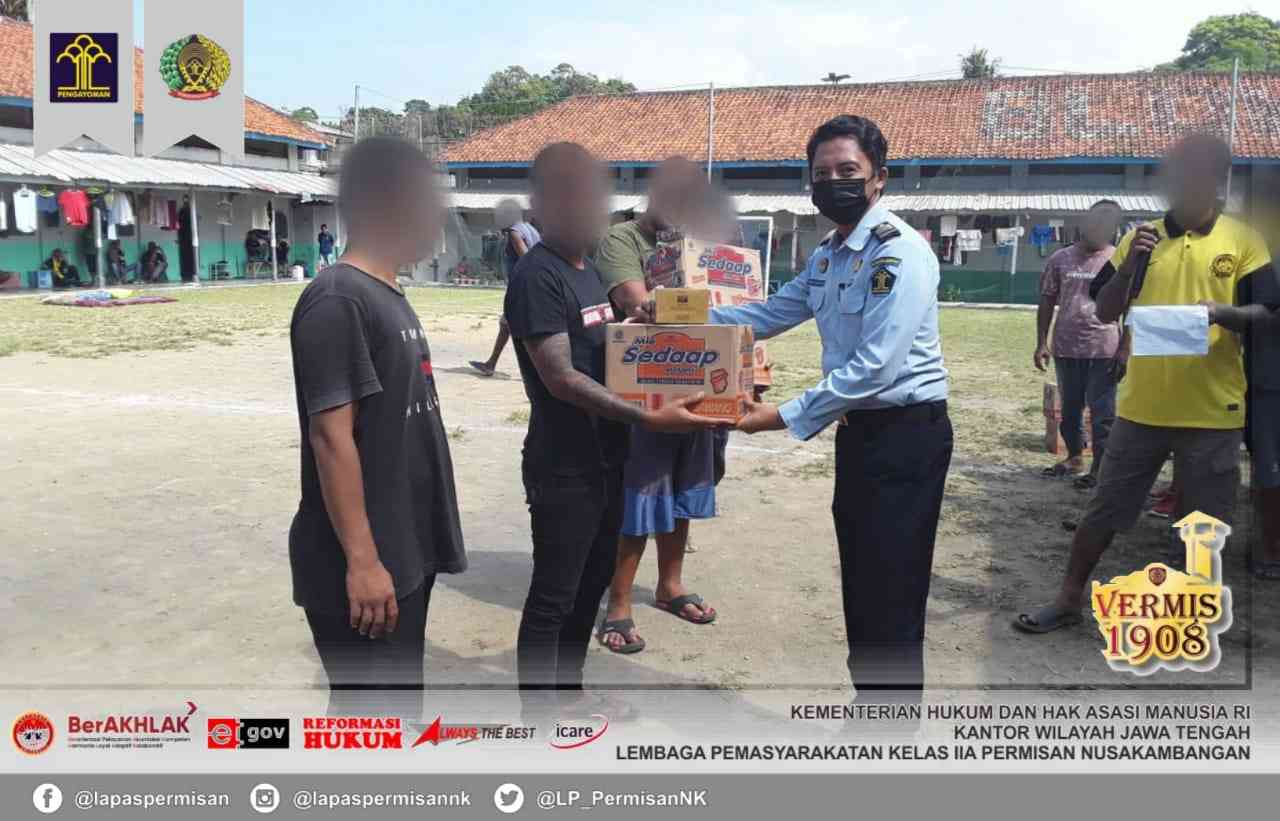 WBP Lapas Permisan Menerima Hadiah Dari Kasi Binadik - Kompasiana.com