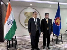Menteri Negara India Rajkumar Ranjan Singh (kiri) dan Sekjen ASEAN Dato Lim Jock Hoi. | Sumber: Twitter/@RanjanRajkuma11