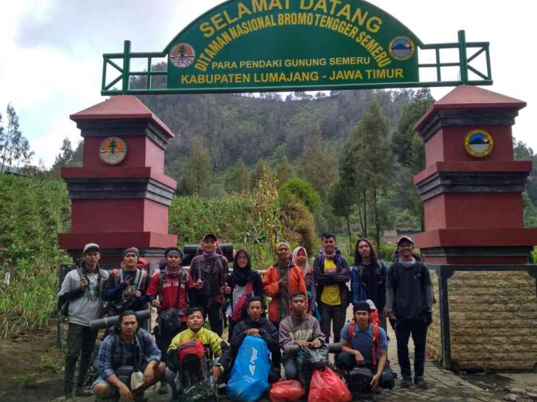 Gapura Masuk Pendakian Gunung Semeru (Dokpri)