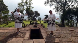 Puncak /teras  atas  candi  Sukuh ( dok pri )