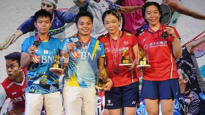 Potret Apriyani/Siti Fadia dan Chen/Jia Yi Fan usai bertanding di final Indonesia Master 2022 (depok.tribunnews.com)