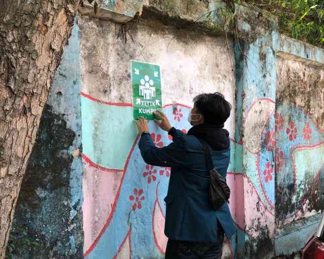 Pemasangan Poster Titik Kumpul