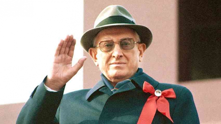 Yuri Andropov Pengganti Brezhnev sebagai Pemimpin Uni Soviet. Andropov sebelumnya merupakan ketua Badan Intelijen K.G.B. | Sumber Gambar: History.com