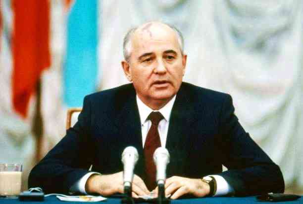 Mikhail Gorbachev yang naik sebagai pemimpin Uni Soviet pasca meninggalnya Chernenko pada 10 Maret tahun 1985 | Sumber Gambar: Getty Images