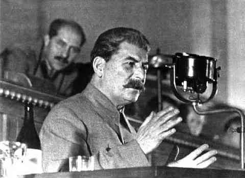 Joseph Stalin, pemimpin Uni Soviet pasca meninggalnya Lenin. Stalin terkenal dengan gaya kepemimpinannya yang otoriter | Sumber Gambar: Getty Images