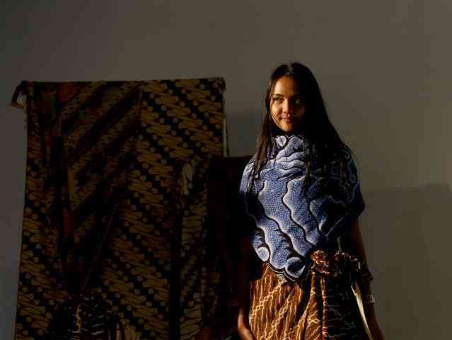 Hasil karya anak bangsa yang mendunia adalah batik, dimana kain batik masing-masing daerah di Nusantara ini memiliki karya dengan motif yang indah dan mempesona, sumber: lokadata.id