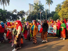 Jalan Santai Berkebaya oleh Komunitas Pertiwi Indonesia dan Perempuan Berkebaya Indonesia (PBI) di Jakarta 19 Juni 2022 (Cirebon Raya.com)