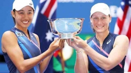 Samantha Stosur (kanan) dan Zhang Shuai juara ganda putri US Open 2021/ foto: usopen.org
