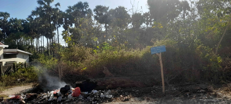 Tumpukan sampah di jalan Frans Deromes Tofa, Maulafa. Dok pribadi