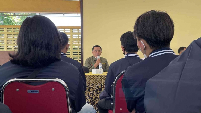 Dokumentasi penerjunan mahasiswa KKN UNEJ di Kecamatan Grujugan (Sumber: PDD KKN 274)