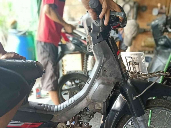 Astrea Grand Bulus 91, mendapat perawatan rutin di bengkel kecil (foto by widikurniawan)