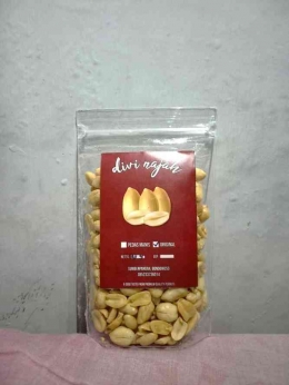 Branding kemasan kacang bawang (Sumber: PDD KKN 274)