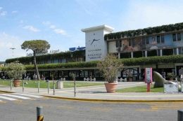 Bandara Internasional Galileo Galilei di Pisa-Italia. Sumber: dv / wikimedia