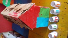 anak membuat maket rumah sederhana (kelompok 1). Dokpri