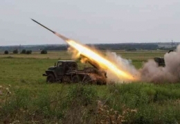 Peluncur roket MB21 Grad tentara Rusia 12 Agustus di garis depan di Kharkov.  termasuk teknologi yang diselidki Foto: Reuters.