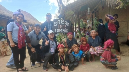 Bersama anak-anak suku Sasak (foto:edipetebang)
