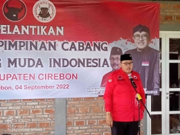 H. Giri Ramanda Nazaputra Kiemas mewakili DPP BMI sampaikan arahan untuk kepengurusan DPC BMI Kab. Cirebon (foto doc.pri)