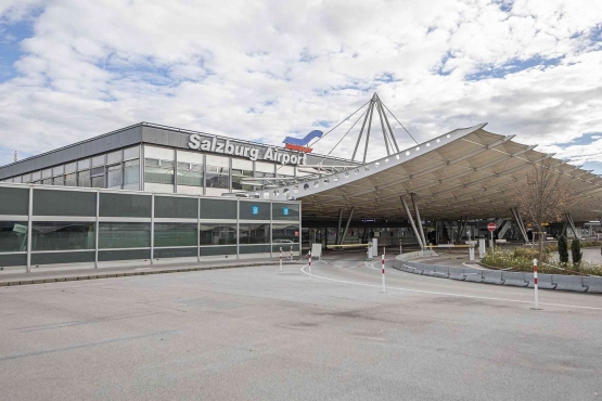 Bandara Salzburg yang di-branding sebagai Salzburg Airport W.A. Mozart. Sumber: Arne Museler / wikimedia