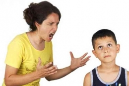 Illustrasi seorang ibu sedang memarahi anaknya. (sumber: kompas.com)