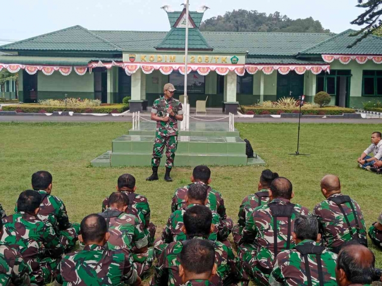 Dandim 0205/TK Letkol Inf Benny Angga berikan pengarahan kepada Anggota Kodim 0205/TK 