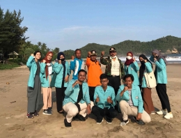 Mahasiswa Kelompok KKN 332 Survei bersama PRB Desa Sidomulyo.
