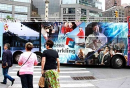 Korea juga pernah berpromosi lewat bus-bus kota di New York City, AS.| Sumber: koreatimes.co.kr