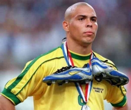 (https://www.riau1.com/aji/print.php?k=olahraga&link=1600741577-sejarah-22-september-legenda-sepakbola-brazil-ronaldo-luis-nazario-de-lima)