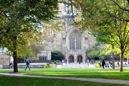 Sterling Memorial Library, Yale. Sumber: Yale News