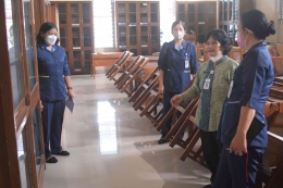 Pendampingan ibu Yaculine dalam proses akresitasi SMP Tarakanita Magelang (Doc. Rina Adityana)