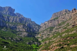 Pegunungan Montserrat yang sangat terkenal. Sumber: dokumentasi pribadi