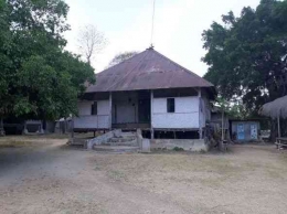 Rumah bekas kantor Swapraja Lewa-Kambera (Foto:Lex) 