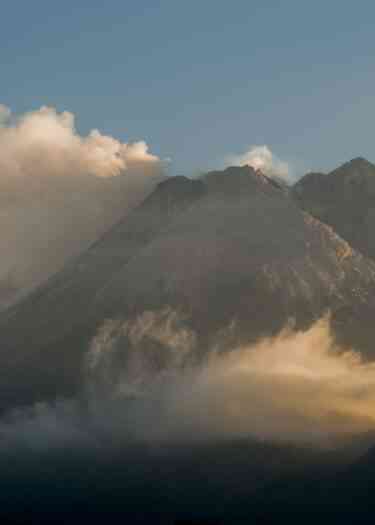 Letusan gunung Merapi pada 10 Agustus 2021 di Yogyakarta, Indonesia AFP/Agung Supriyanto
