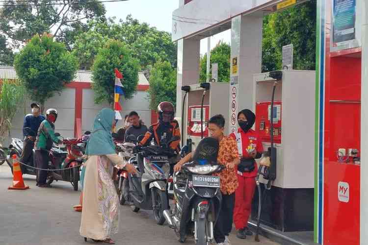 Mengapa tidak perlu goyang tangki setelah isi bensin di Jawa Timur? Sebuah humor- Kompas.com/Mita Amalia