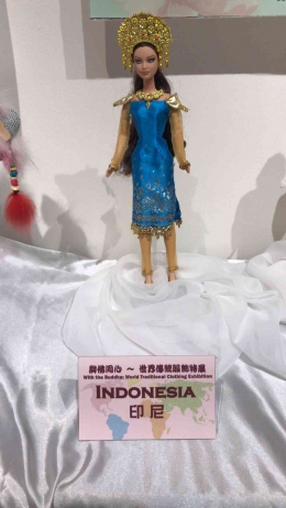 Boneka Barbie dengan busana tradisional Indonesia. Dokpri.