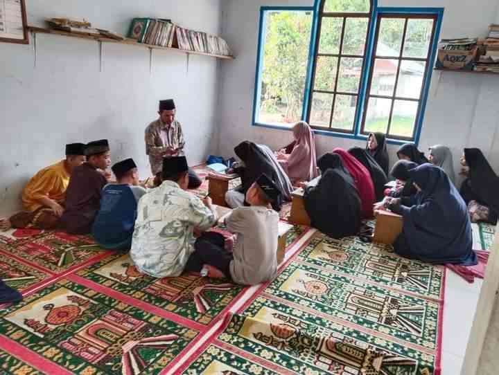 Sebuah kelas di lingkungan Pesantren Darul Ulum Padang Magek. (foto dok damanhuri)