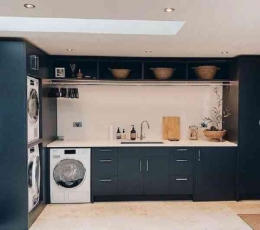 Desain dapur monokrom tampak modern, Foto : instagram.com/jo_chis_home 