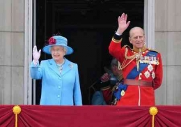 Ratu Elizabeth II dan suaminya Pangeran Philip sang Ratu sudah bertahta selama hampir 70 tahun ( Boomplay )