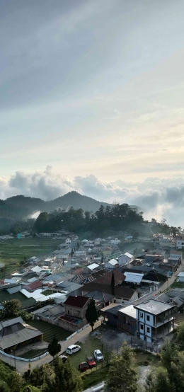 pemandangan pemukiman di sekitar daerah Cemoro Kandang, Tawangmangu (Dokumentasi pribadi)