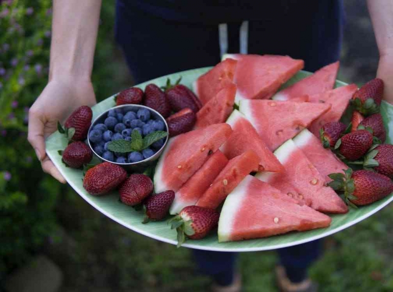 Yuk, Makan Semangka! (Sumber: Pexels/Elle Hughes)