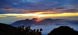 Sunrise di gunung Kerinci (Dokumentasi Pribadi)